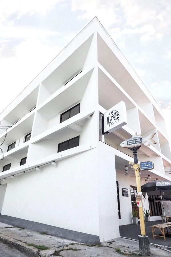 Labkoff Cafe And Hostel 칸차나부리 외부 사진