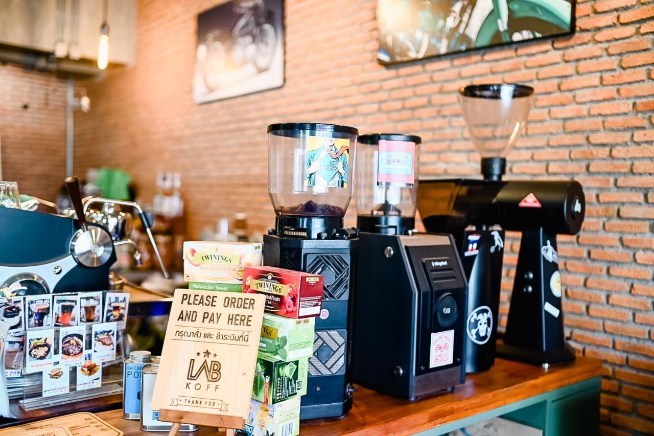 Labkoff Cafe And Hostel 칸차나부리 외부 사진