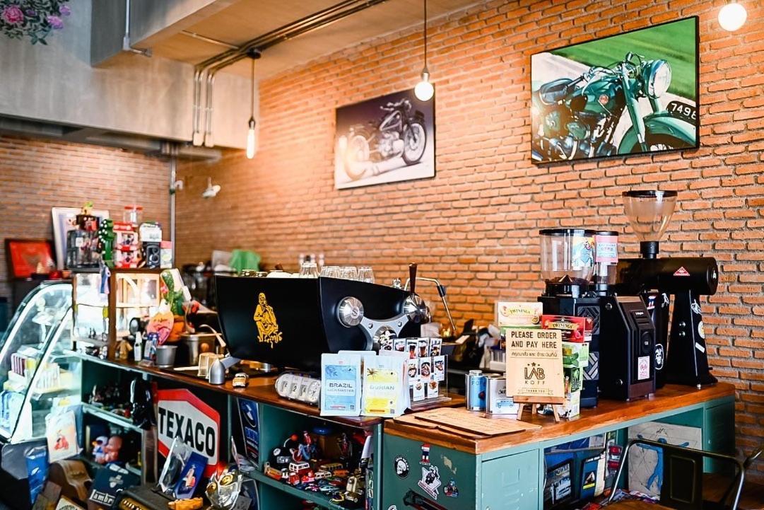 Labkoff Cafe And Hostel 칸차나부리 외부 사진