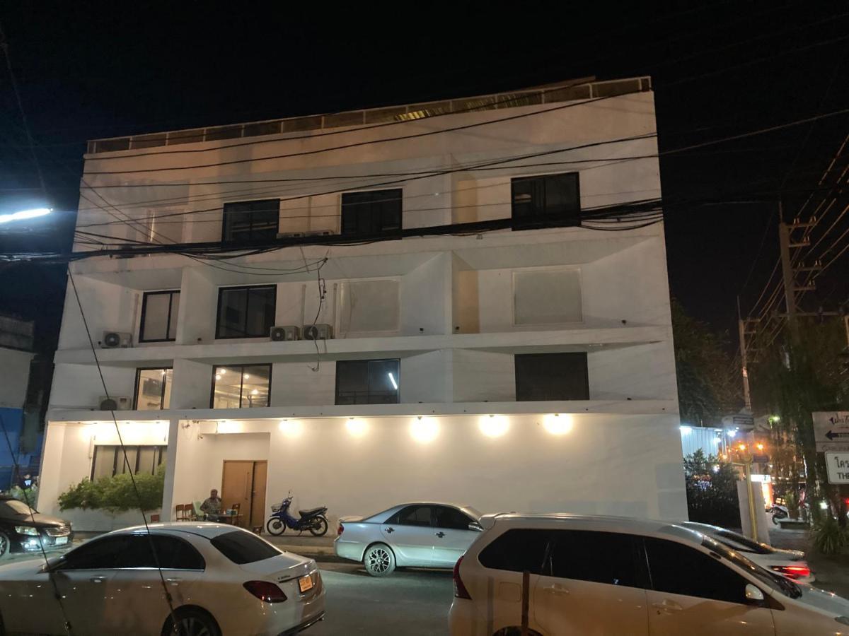 Labkoff Cafe And Hostel 칸차나부리 외부 사진
