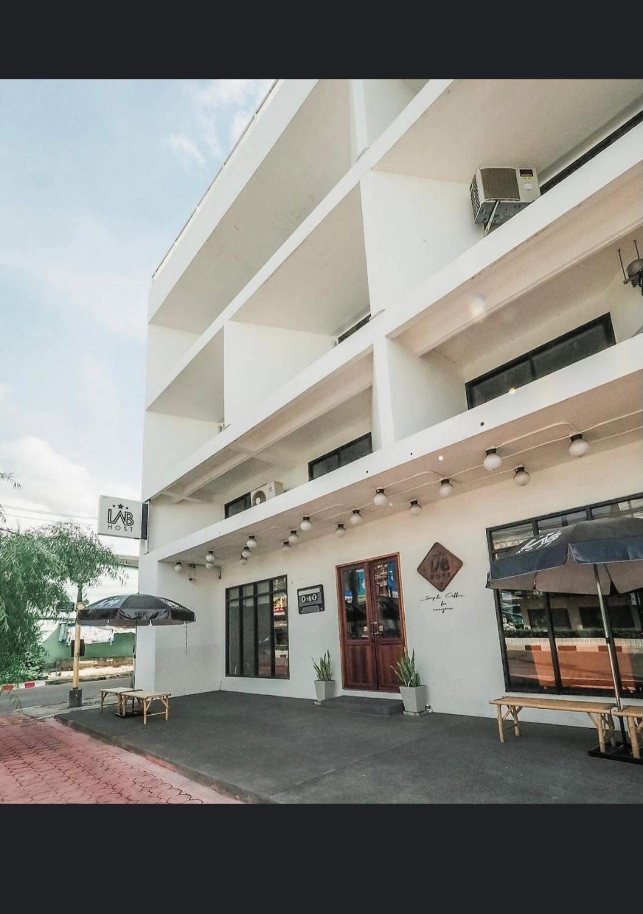 Labkoff Cafe And Hostel 칸차나부리 외부 사진